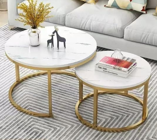 Juego de mesas de centro redondas de mármol blanco y metal dorado
