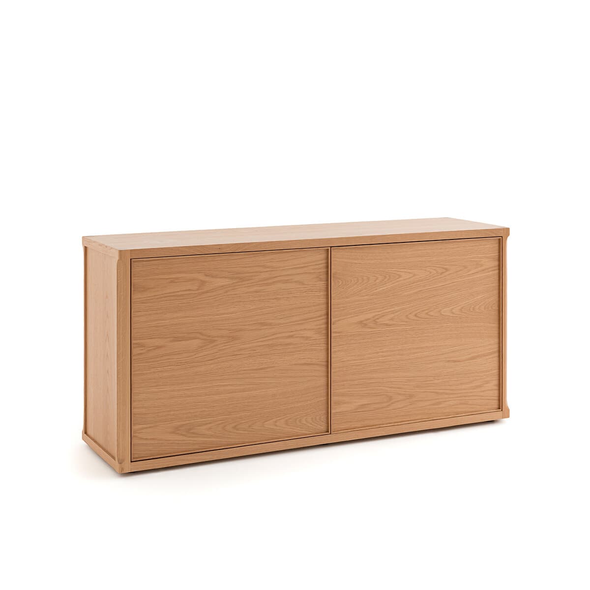 Aparador de madera clara con puertas correderas