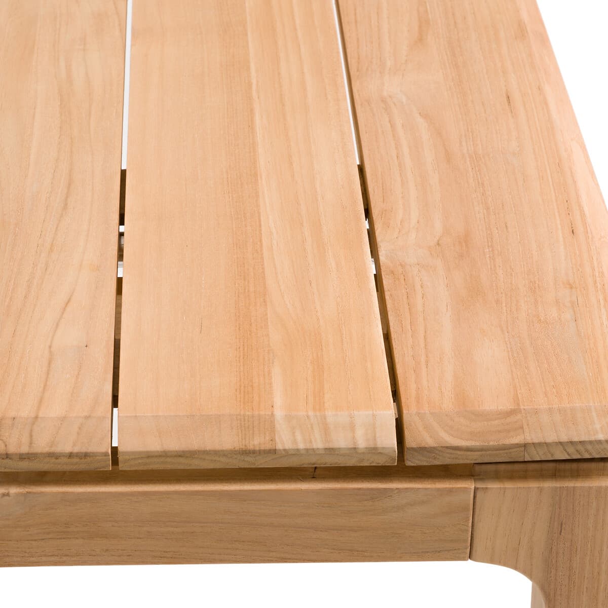 Mesa de comedor de madera clara