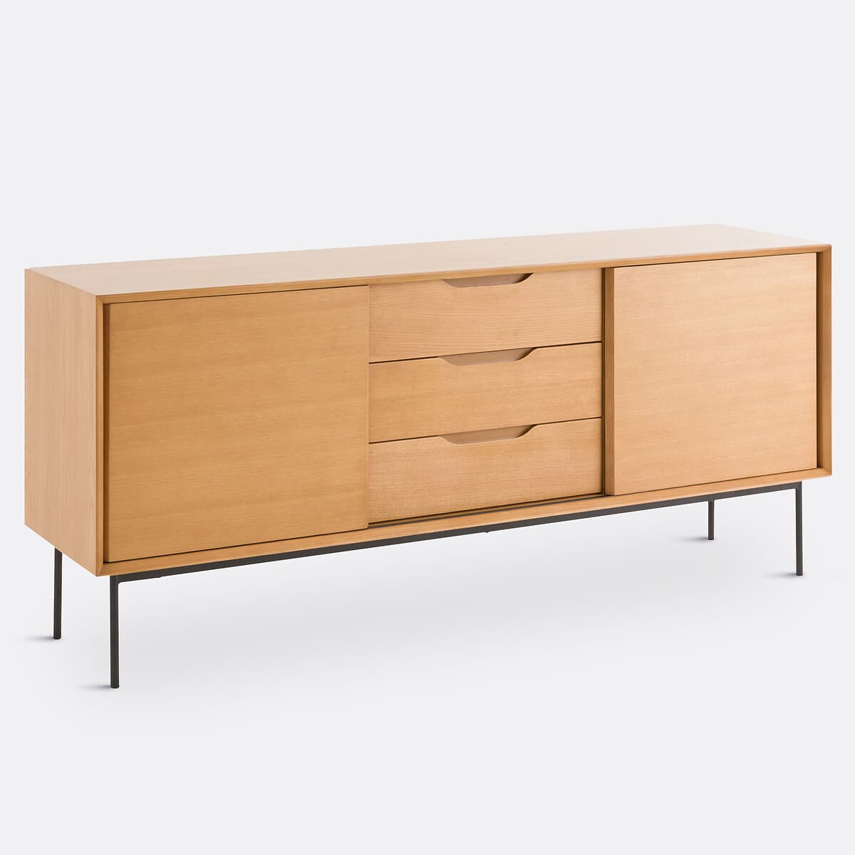 Aparador de madera clara con puertas correderas