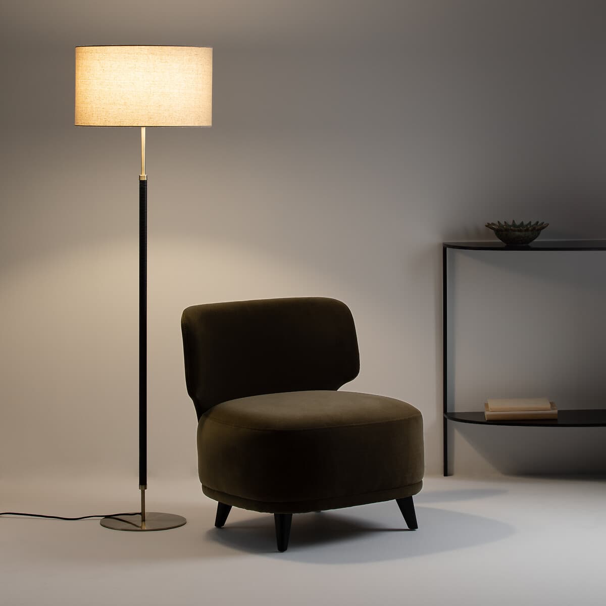 Sillón tapizado de terciopelo verde oliva