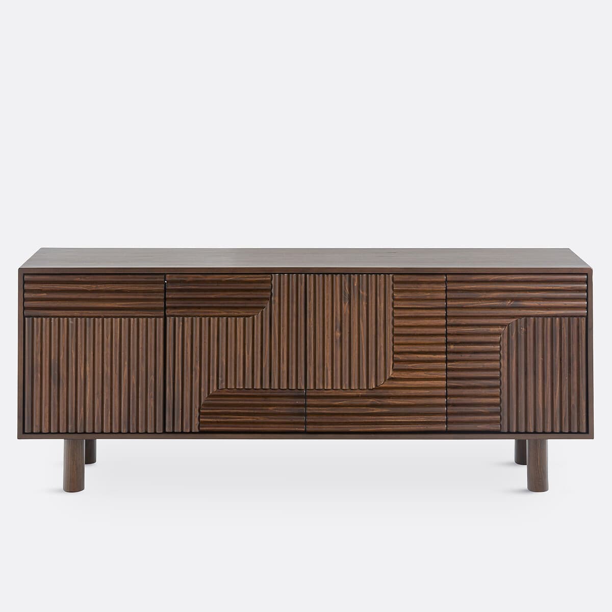 Aparador de madera con diseño acanalado