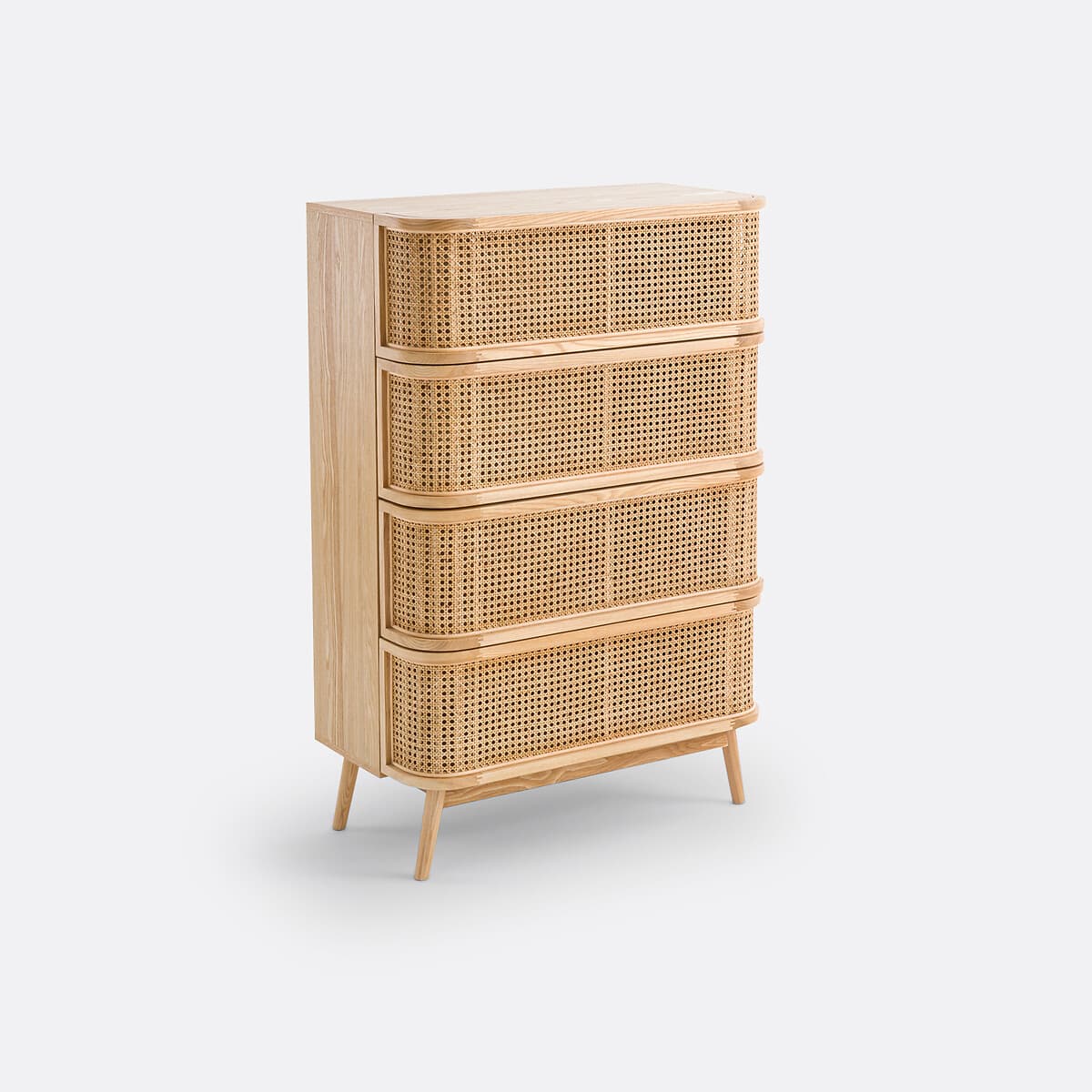 Cómoda de madera clara y ratán natural