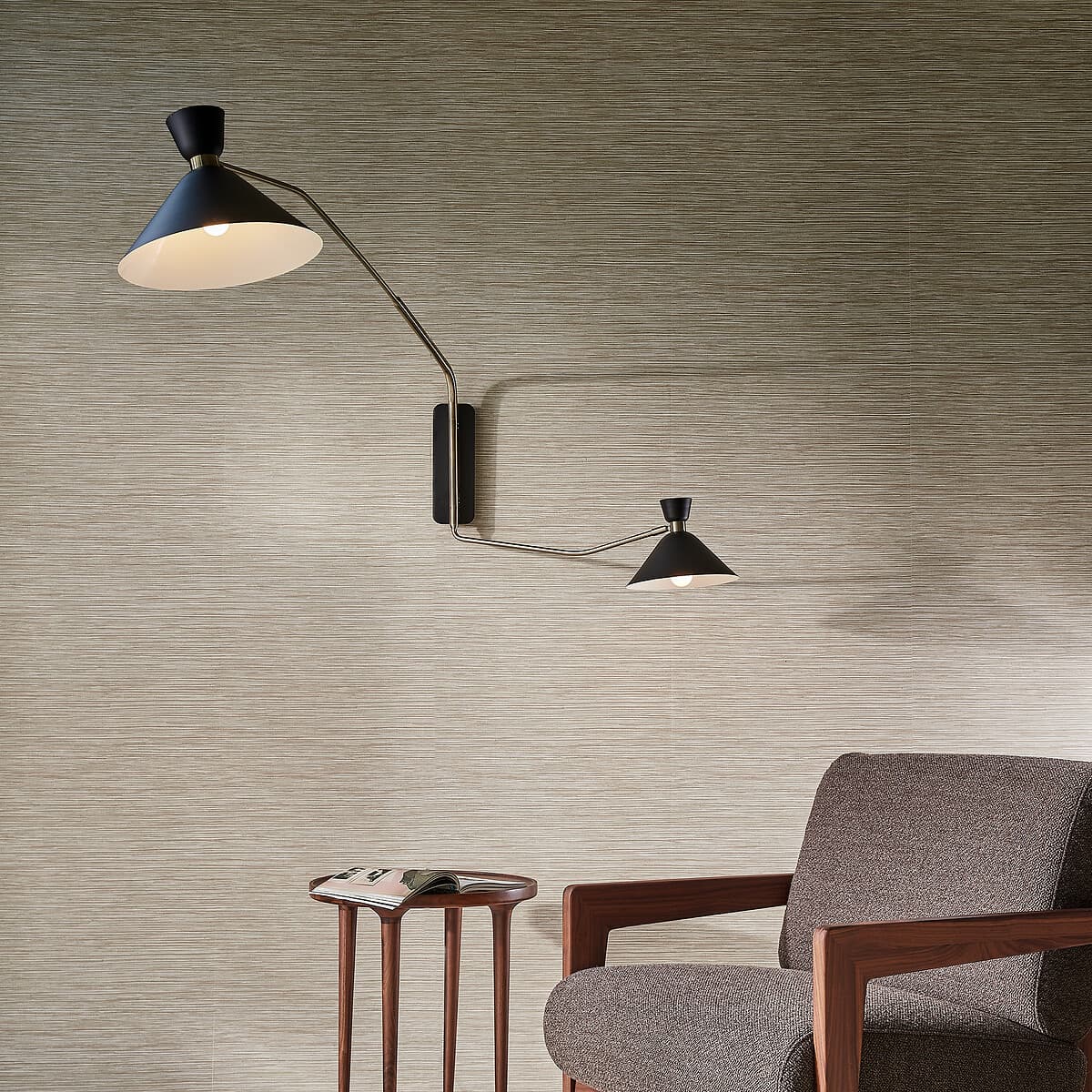 Aplique de pared articulado negro y dorado