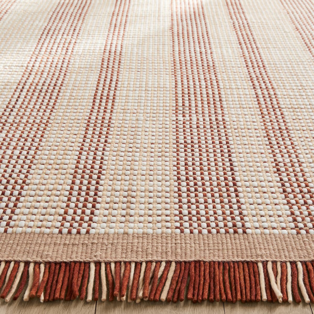 Alfombra de algodón a rayas terracota y beige