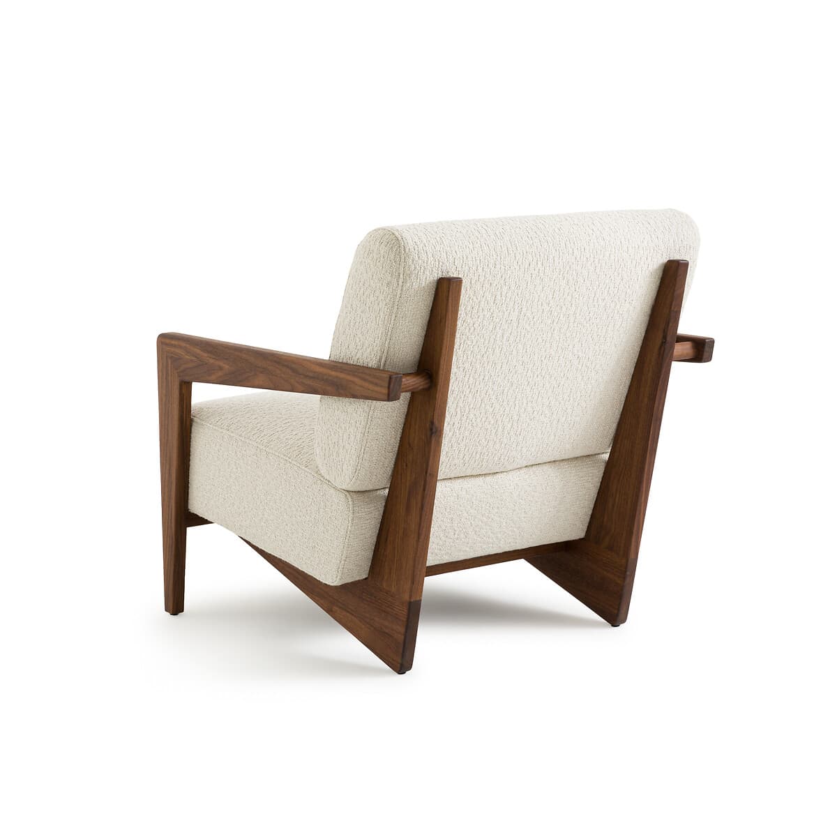 Sillón tapizado de madera y tela color crema