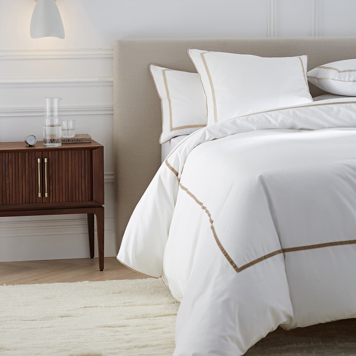 mesita de noche madera marrón, mesilla noche estilo mid-century