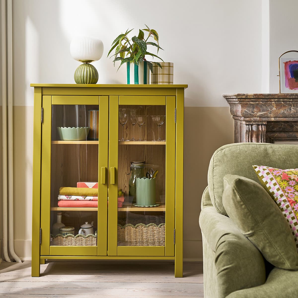 aparador salon verde oliva, vitrina puertas cristal salon