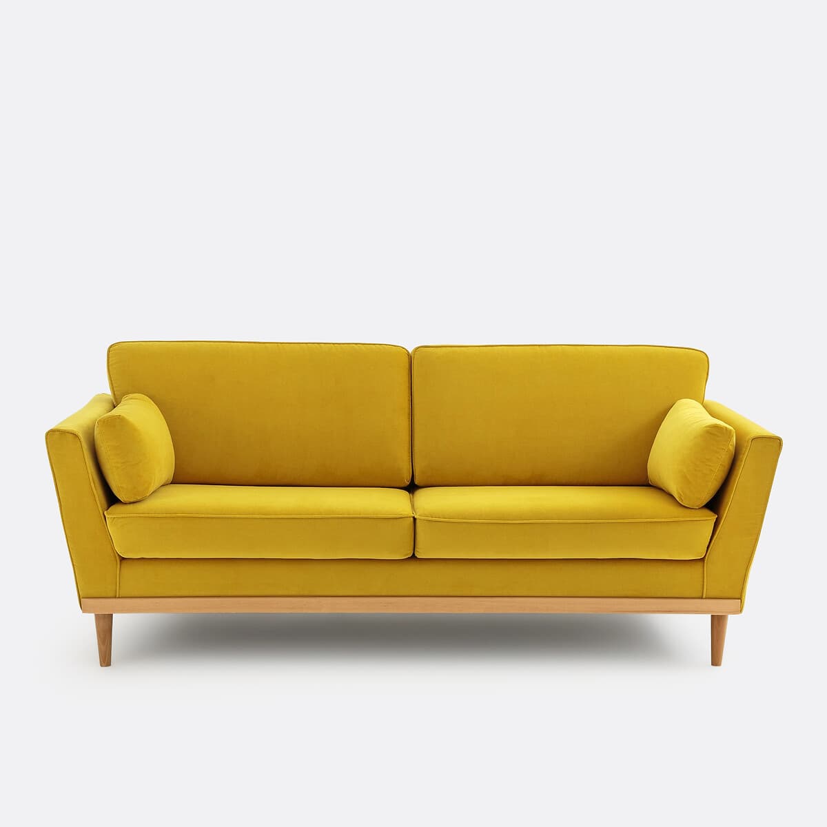 Sofá de terciopelo amarillo con patas de madera
